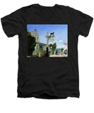 Black Dog Tavern Martha's Vineyard Massachusetts - Men's V-Neck T-Shirt