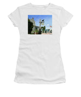 Black Dog Tavern Martha's Vineyard Massachusetts - Women's T-Shirt