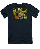 Comstock Covered Bridge East Hamptom Connecticut - T-Shirt