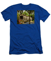 Comstock Covered Bridge East Hamptom Connecticut - T-Shirt