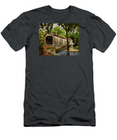 Comstock Covered Bridge East Hamptom Connecticut - T-Shirt