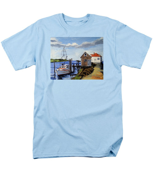 Fishing Dock Martha's Vineyard Massachusetts - Men's T-Shirt  (Regular Fit)