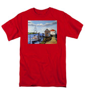 Fishing Dock Martha's Vineyard Massachusetts - Men's T-Shirt  (Regular Fit)