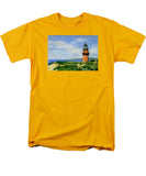 Gay Head Lighthouse Martha's Vineyard Massachusetts - Men's T-Shirt  (Regular Fit)