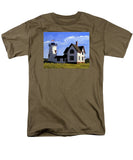 Stage Harbor Lighthouse Cape Cod Massachusetts - Men's T-Shirt  (Regular Fit)