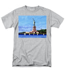 Statue of Liberty on Liberty Island in New York Harbor in New York City - Men's T-Shirt  (Regular Fit)