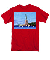 Statue of Liberty on Liberty Island in New York Harbor in New York City - Men's T-Shirt  (Regular Fit)