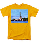 Statue of Liberty on Liberty Island in New York Harbor in New York City - Men's T-Shirt  (Regular Fit)