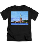 Statue of Liberty on Liberty Island in New York Harbor in New York City - Kids T-Shirt