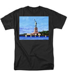 Statue of Liberty on Liberty Island in New York Harbor in New York City - Men's T-Shirt  (Regular Fit)