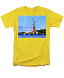 Statue of Liberty on Liberty Island in New York Harbor in New York City - Men's T-Shirt  (Regular Fit)