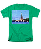 Statue of Liberty on Liberty Island in New York Harbor in New York City - Men's T-Shirt  (Regular Fit)