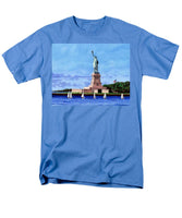 Statue of Liberty on Liberty Island in New York Harbor in New York City - Men's T-Shirt  (Regular Fit)