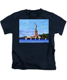 Statue of Liberty on Liberty Island in New York Harbor in New York City - Kids T-Shirt
